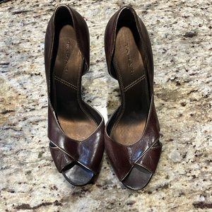 Tahari Leather Peep Toe Heel Women Brown Gold Shoes Size 9.5